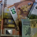 Κοινωνικό μέρισμα: Ποιοι θα δουν 250 ευρώ στον λογαριασμό τους μέσα στις επόμενες ημέρες (vid)