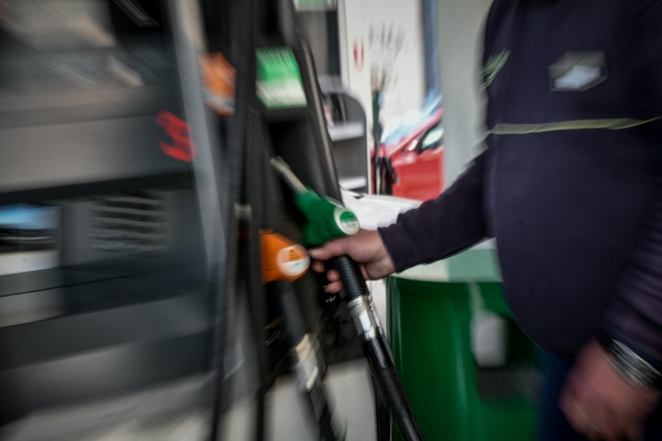 Επιδότηση καυσίμων: Από σήμερα φθηνότερο για όλους το πετρέλαιο κίνησης (pics)