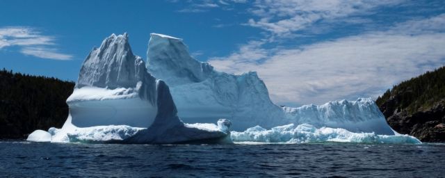 Αλάσκα: Κρουαζιερόπλοιο συγκρούστηκε με παγόβουνο