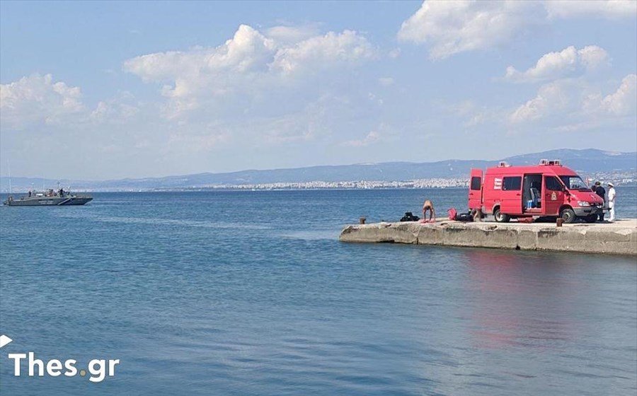 Θεσσαλονίκη: Μάνα και γιος στο αυτοκίνητο που «βούτηξε» στην θάλασσα