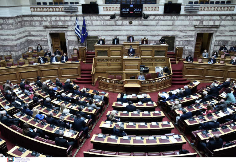 Ψηφίστηκε το νομοσχέδιο για ναυπηγεία Σκαραμαγκά και καζίνο στο Ελληνικό