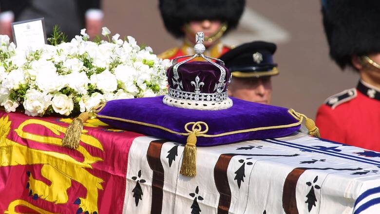 Βασίλισσα Ελισάβετ: Πώς διατηρούν την σορό της για τόσο καιρό;