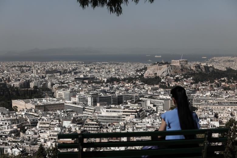 Reuters: Πληθωρισμός και έκρηξη ενοικίων ταλανίζουν τους νέους στην Ελλάδα | Ειδήσεις για την Οικονομία