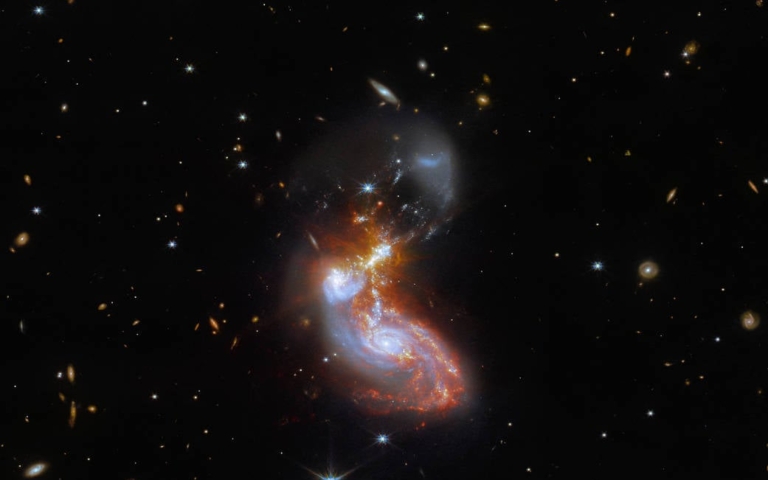 Εμανουέλ Μακρόν και Κάμαλα Χάρις είδαν σύγκρουση γαλαξιών από το James Webb (βίντεο)