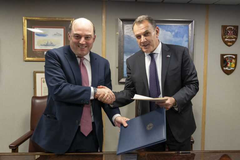 Η Ελλάδα υπέγραψε Διακήρυξη Αμυντικής Συνεργασίας με τη Βρετανία