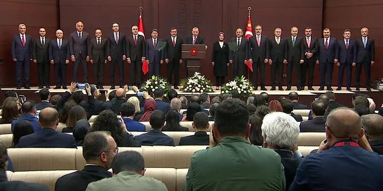 Τουρκία: Το νέο υπουργικό συμβούλιο του Ερντογάν – Εκτός Τσαβούσογλου και Ακάρ