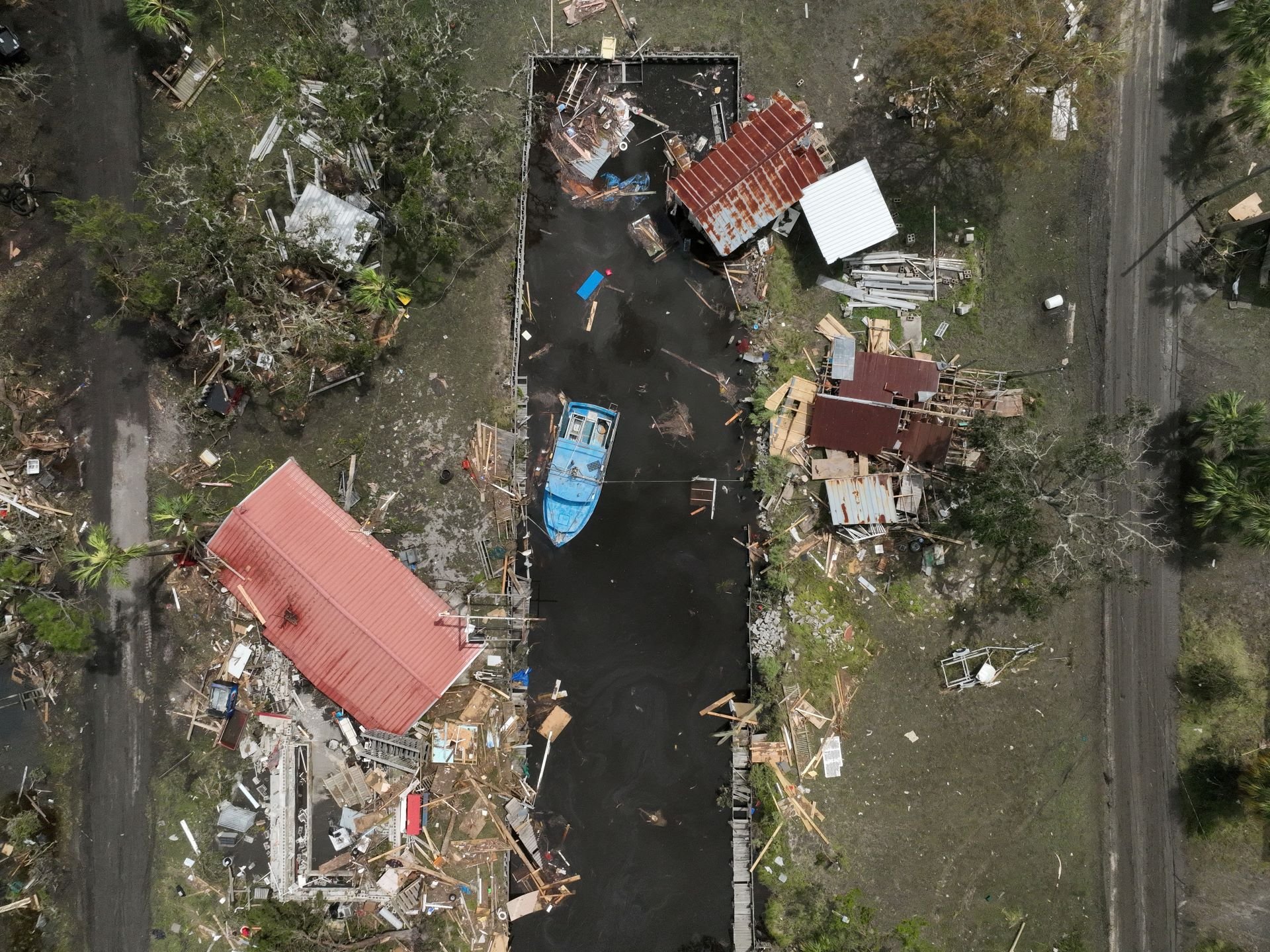 Στη Φλόριντα ο Μπάιντεν μετά το πέρασμα του τυφώνα Ιντάλια