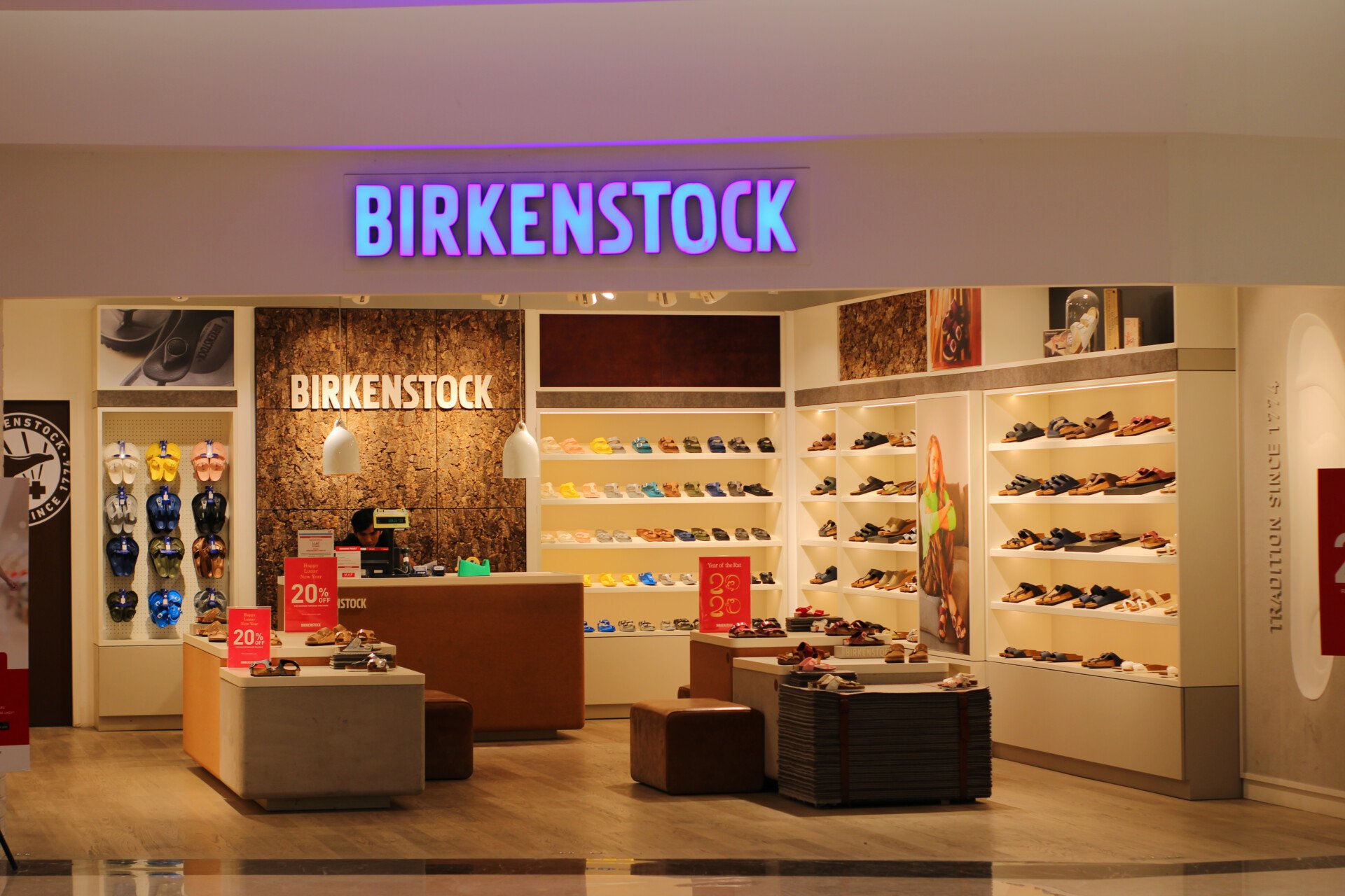 Birkenstock: Με ...σανδάλια στο Χρηματιστήριο