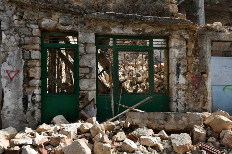 «Κάνουν έξωση σε σεισμόπληκτους του Αρκαλοχωρίου» - Βολές ΣΥΡΙΖΑ κατά του Υπουργείου Υποδομών
